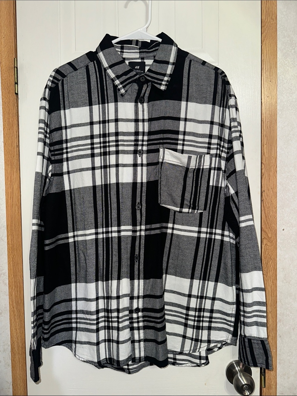 H&M Black & White Plaid Casual Button-Down Shirt